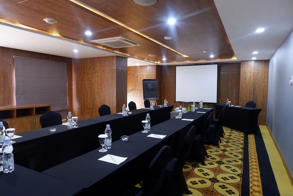 eL Hotel Royale Yogyakarta Malioboro Esterno foto